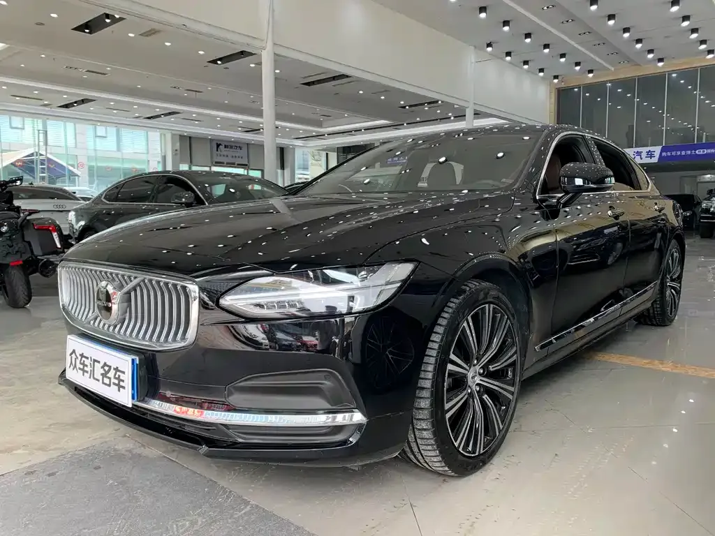 Volvo S90 — фото 1