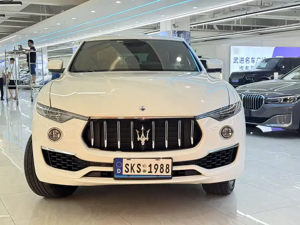 Maserati Levante — фото 1