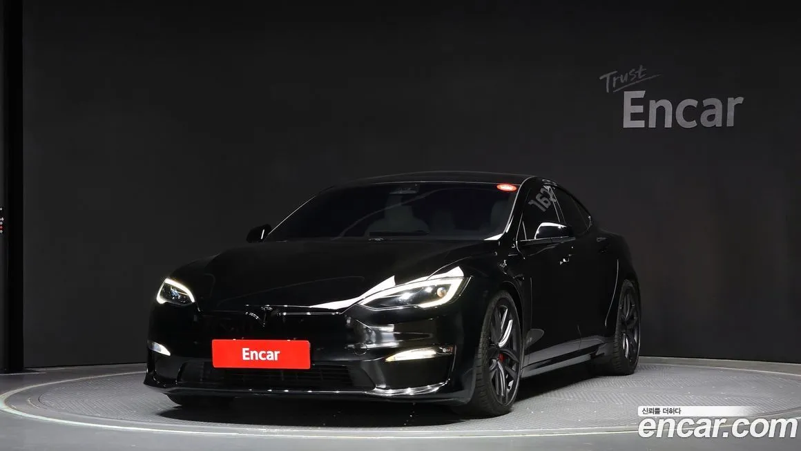 Tesla Model S — фото 1