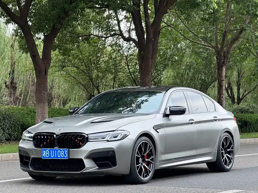 BMW M5 — фото 1