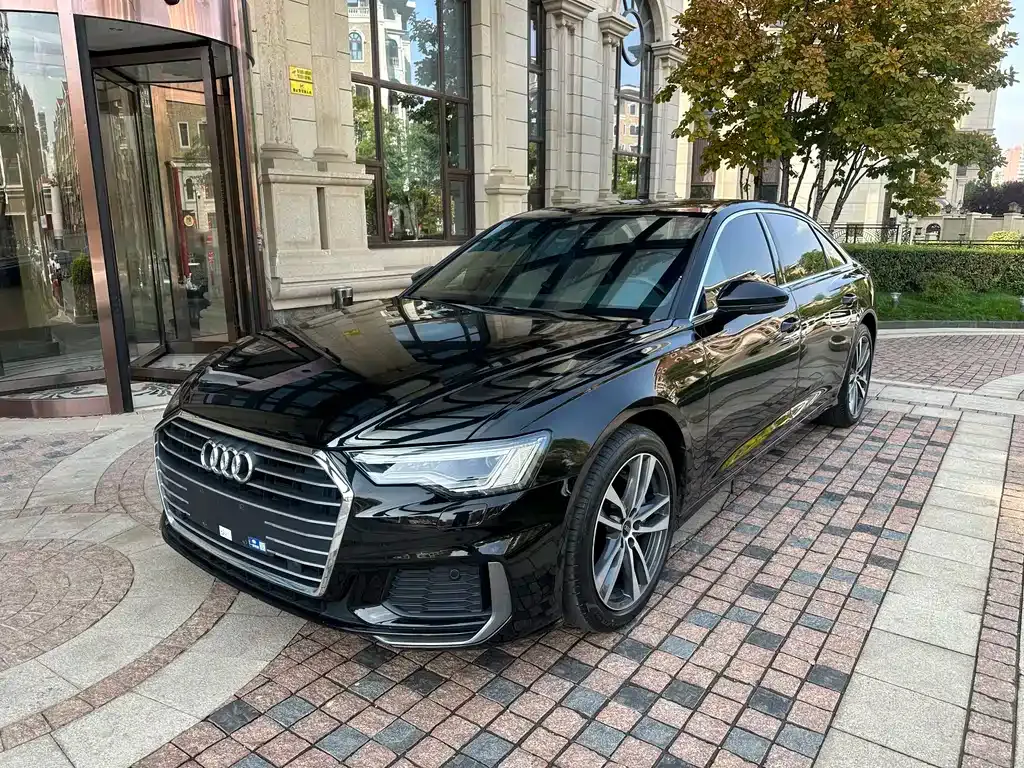 Audi A6L — фото 1