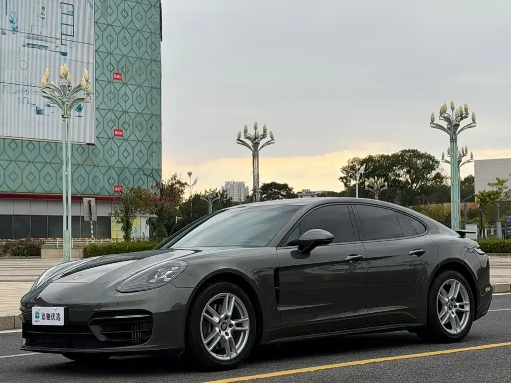 Porsche Panamera — фото 1