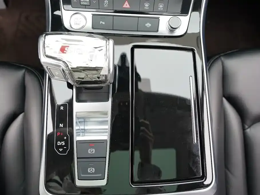 Audi Q7 — фото 10