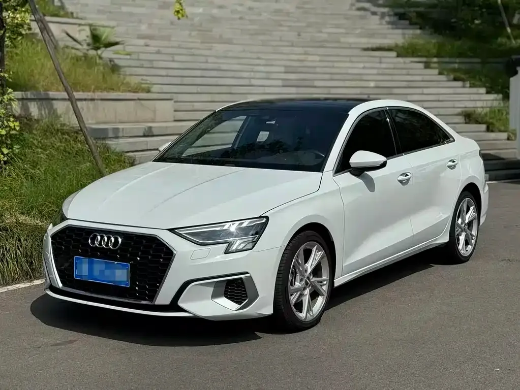 Audi A3 — фото 1