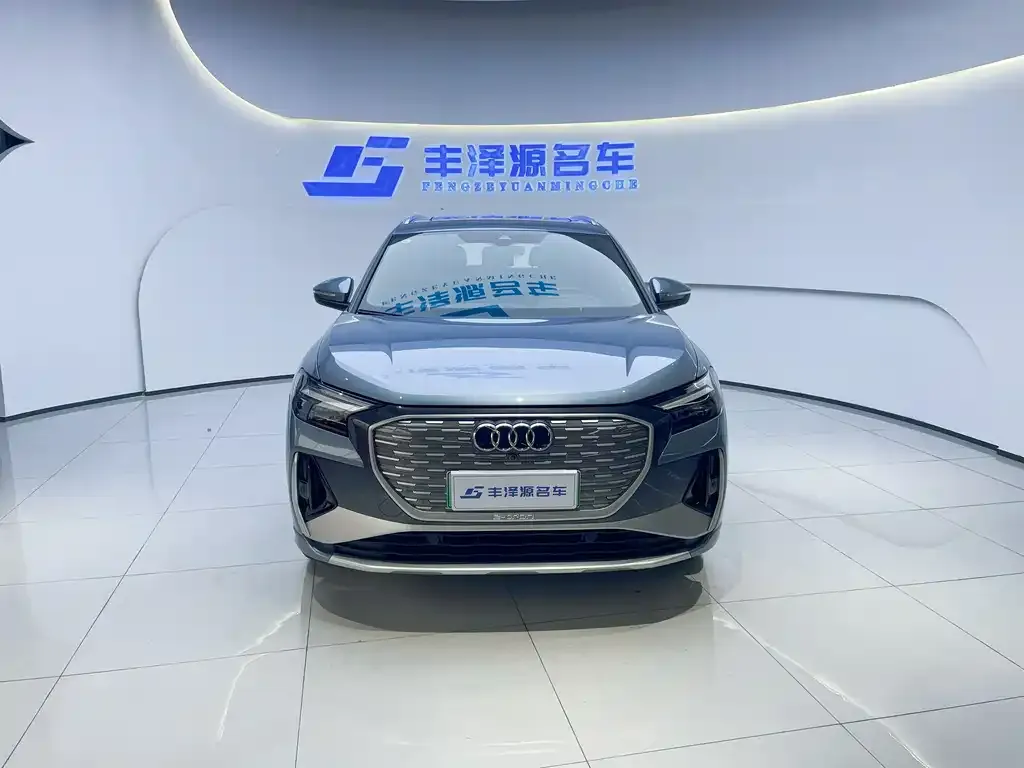 Audi Q4 e-tron — фото 2