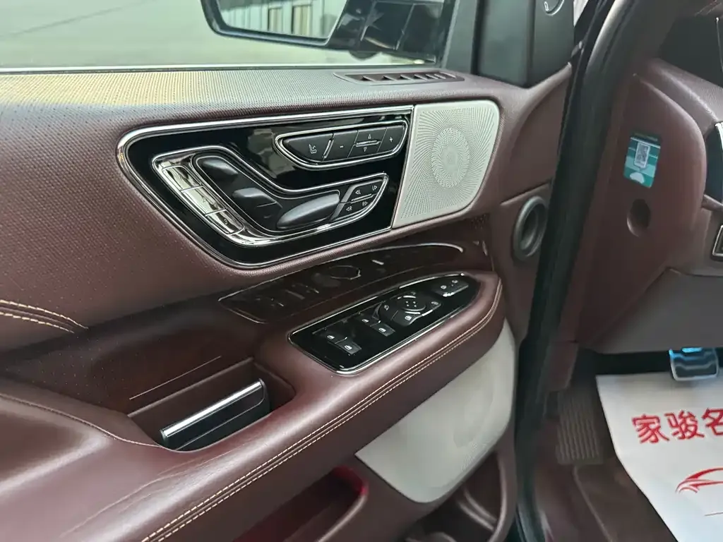 Lincoln Navigator — фото 9