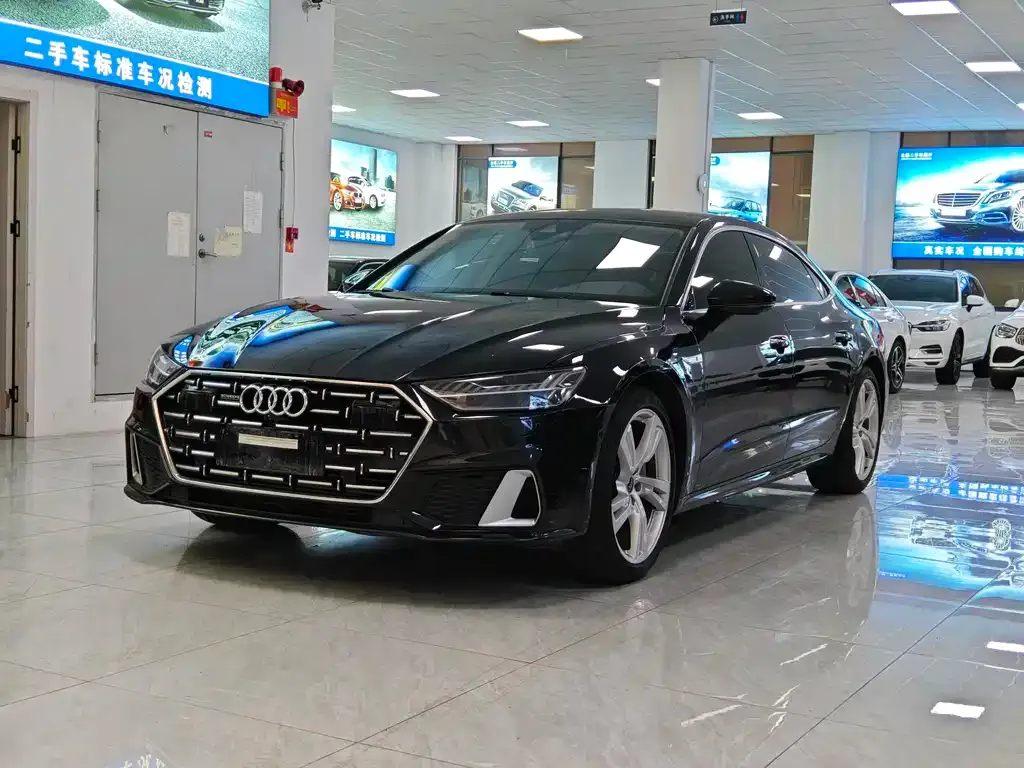Audi A7L — фото 1