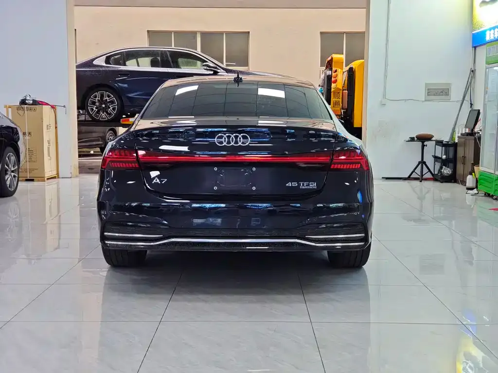 Audi A7L — фото 3