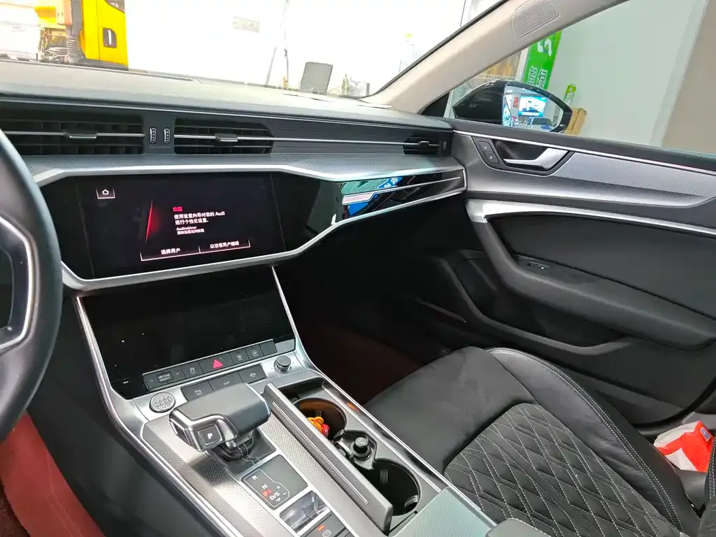 Audi A7L — фото 9