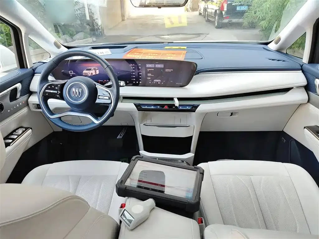 Buick GL8 Hybrid — фото 10