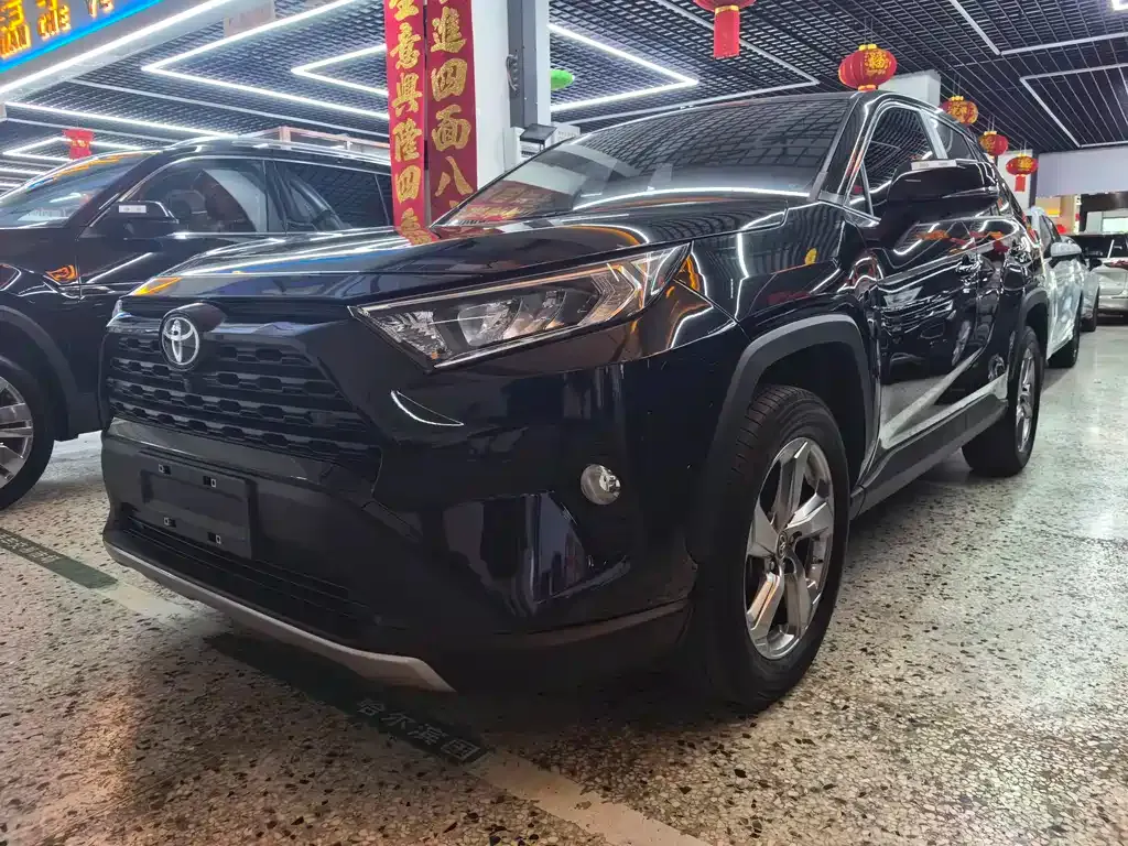 Toyota RAV4 — фото 1