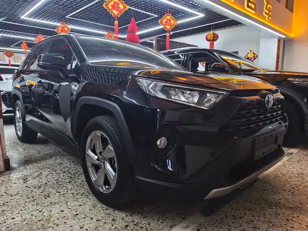 Toyota RAV4 — фото 3