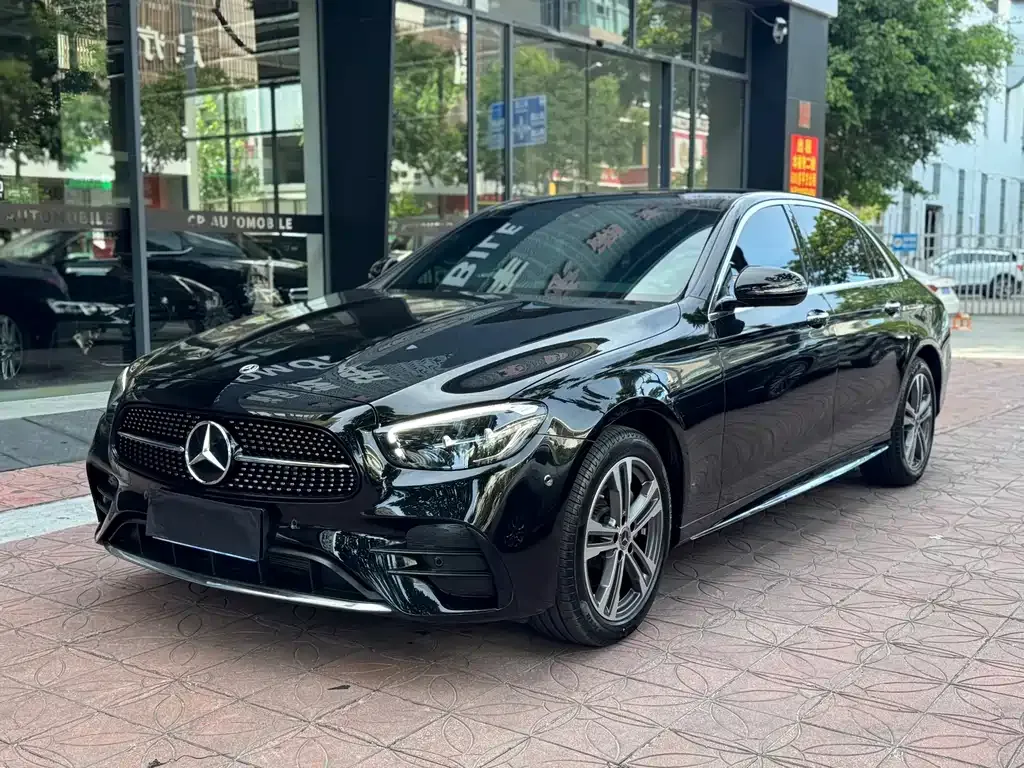Mercedes-Benz E-Class — фото 1