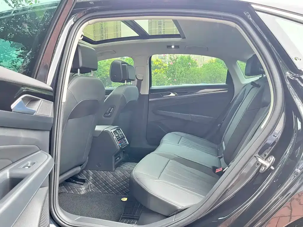 Volkswagen Passat — фото 10