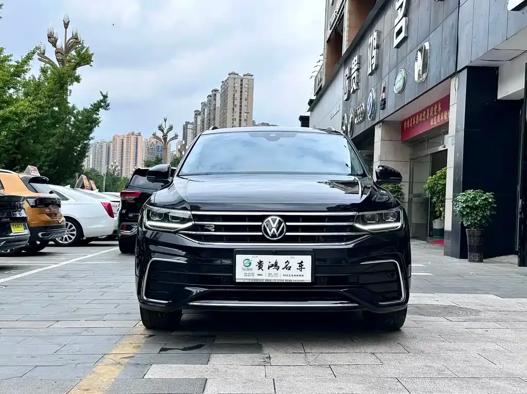 Volkswagen Tiguan L — фото 2