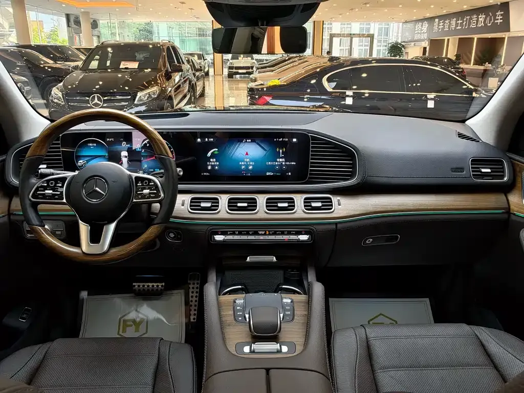 Mercedes-Benz GLS — фото 10