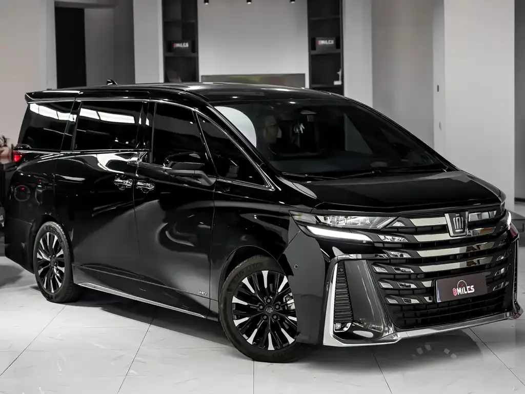 Toyota Vellfire — фото 1