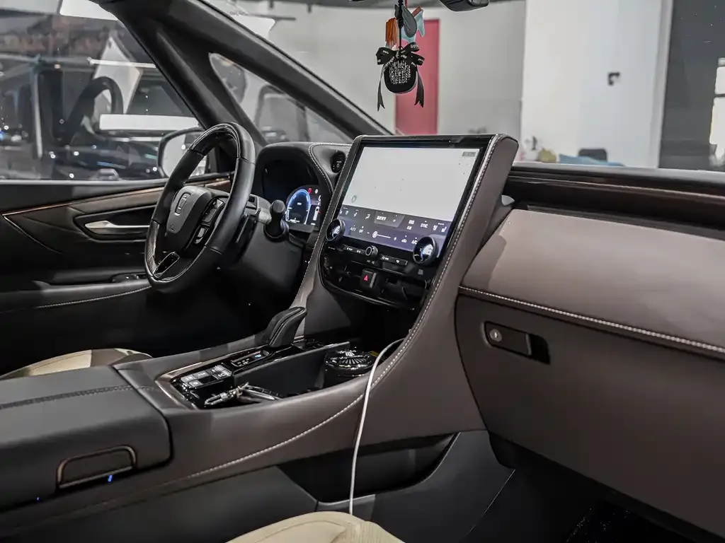 Toyota Vellfire — фото 10
