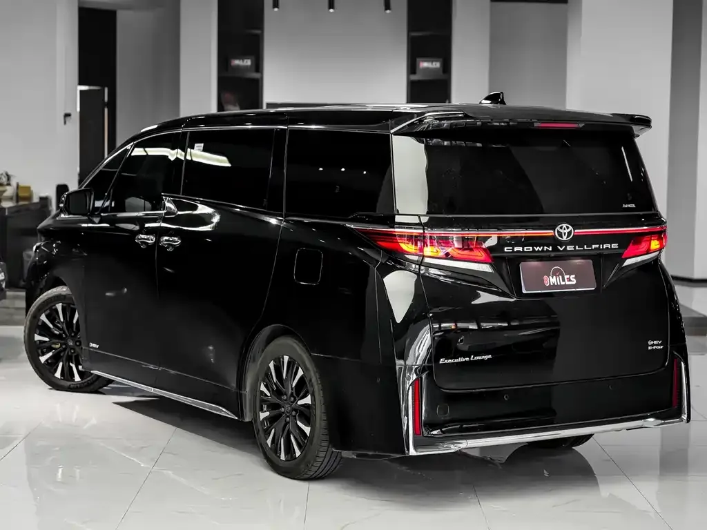 Toyota Vellfire — фото 6