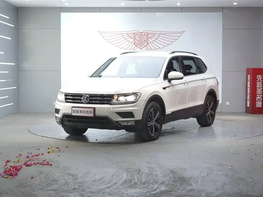 Volkswagen Tiguan L — фото 1