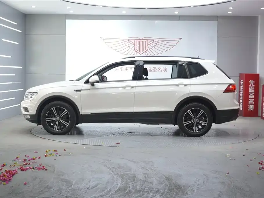 Volkswagen Tiguan L — фото 2