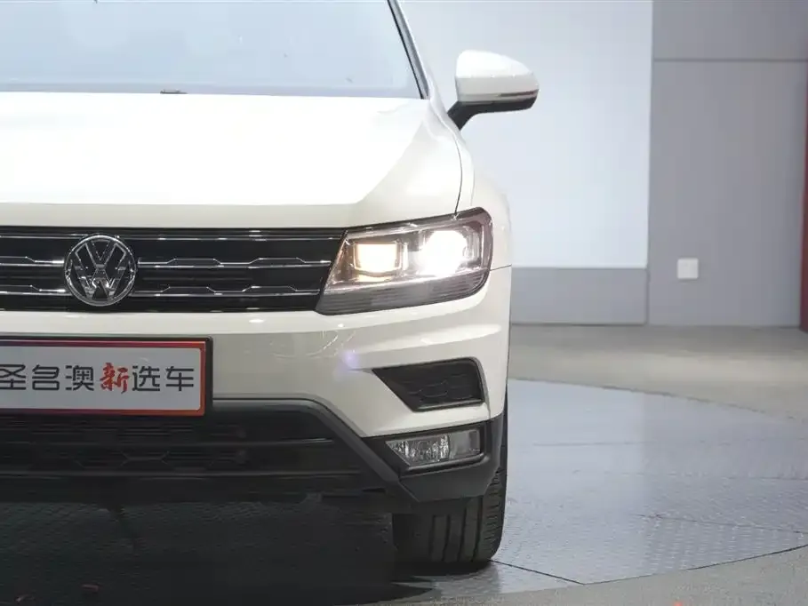 Volkswagen Tiguan L — фото 4