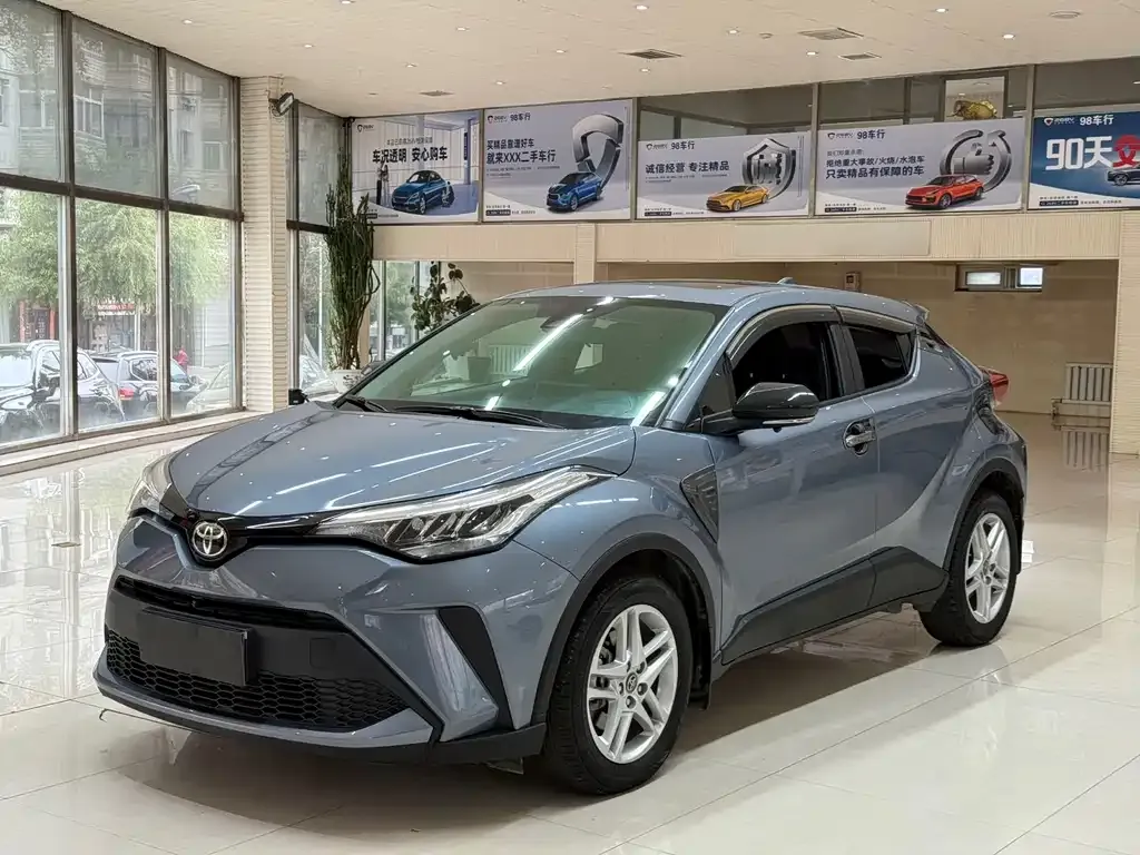 Toyota C-HR — фото 1