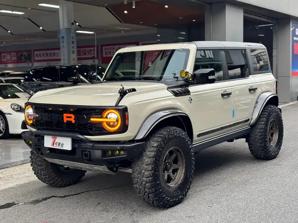 Ford Bronco — фото 1