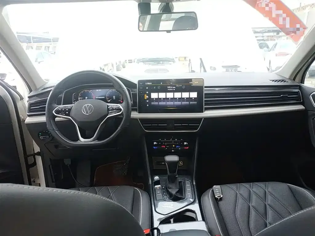 Volkswagen Tiguan L — фото 10