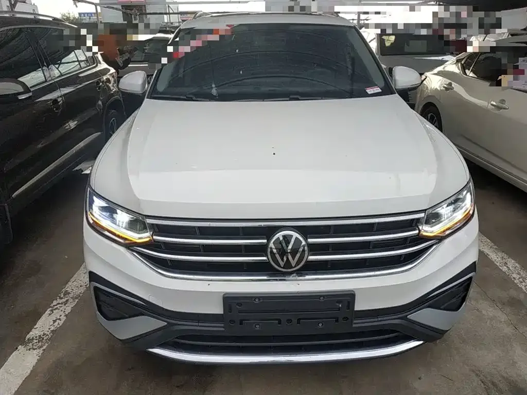 Volkswagen Tiguan L — фото 3