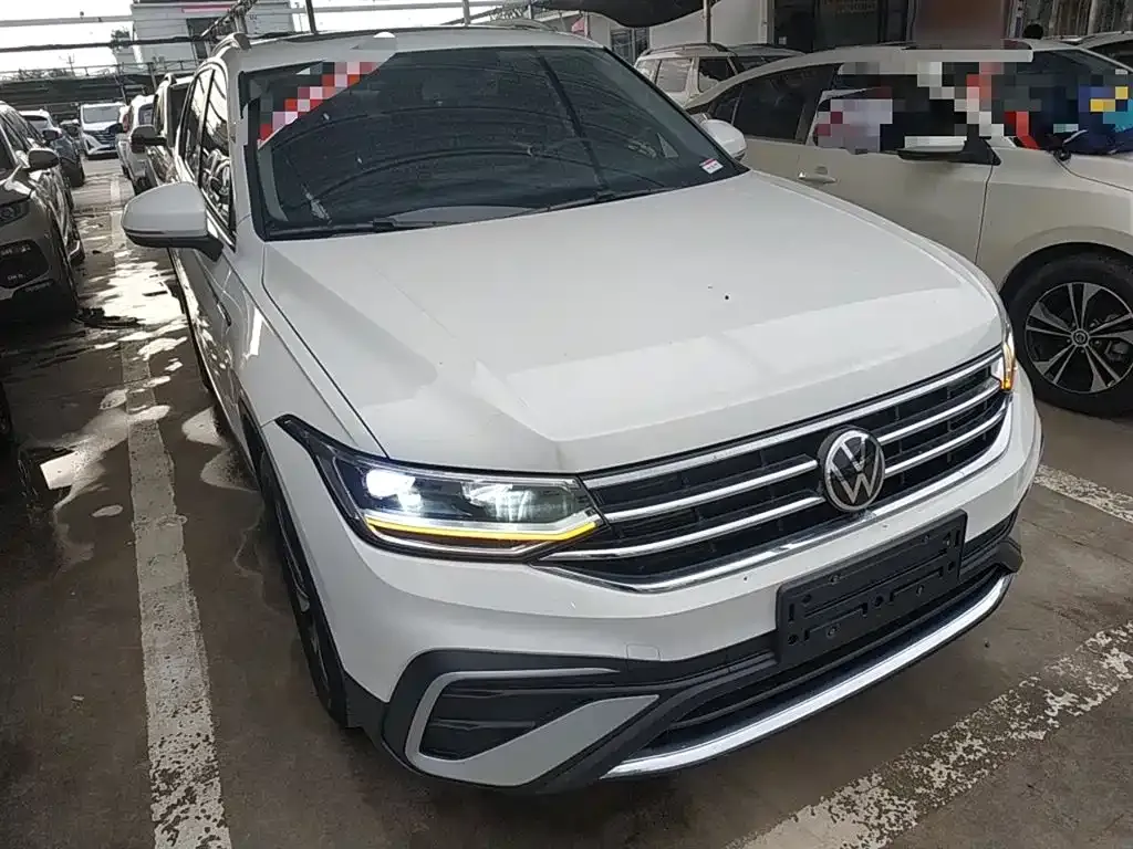 Volkswagen Tiguan L — фото 4