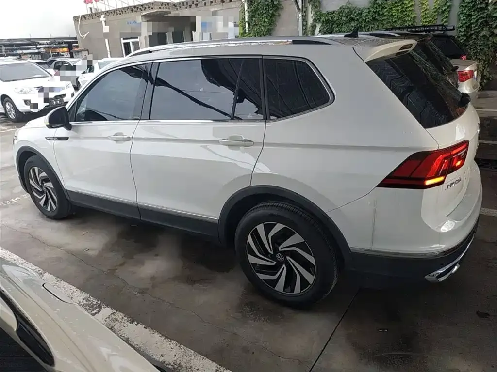 Volkswagen Tiguan L — фото 5