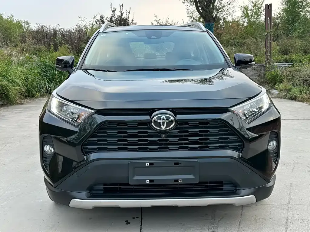 Toyota RAV4 — фото 2