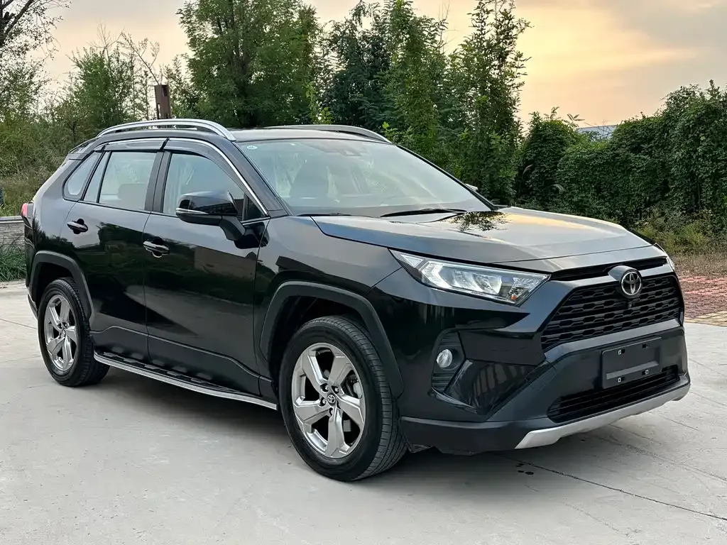 Toyota RAV4 — фото 3