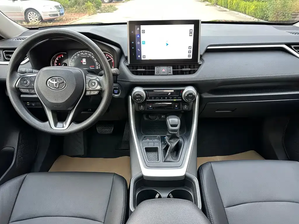 Toyota RAV4 — фото 7