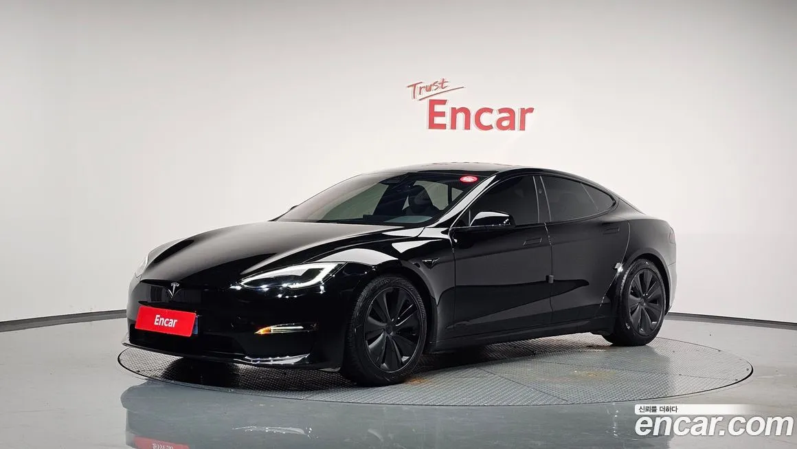 Tesla Model S — фото 1