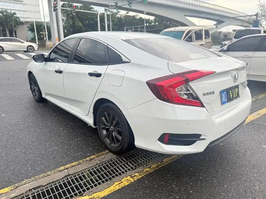Honda Civic — фото 7