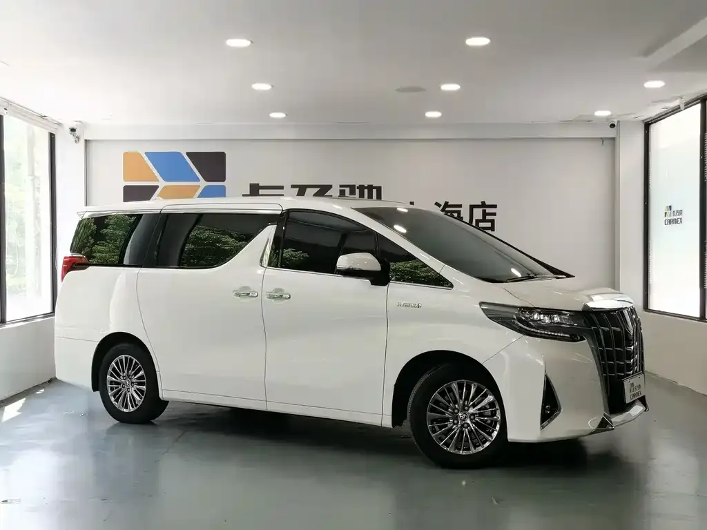 Toyota Alphard — фото 2