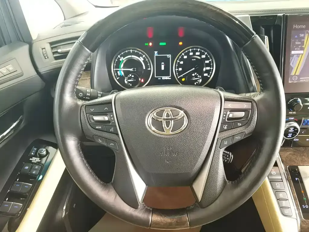 Toyota Alphard — фото 4