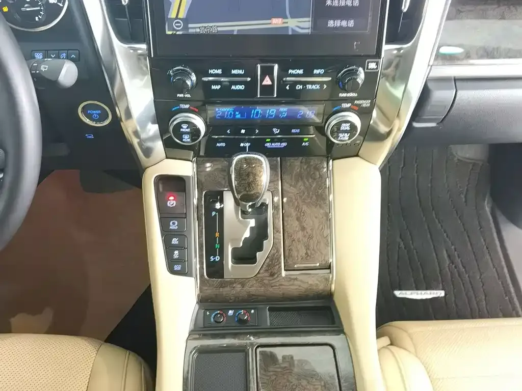Toyota Alphard — фото 6