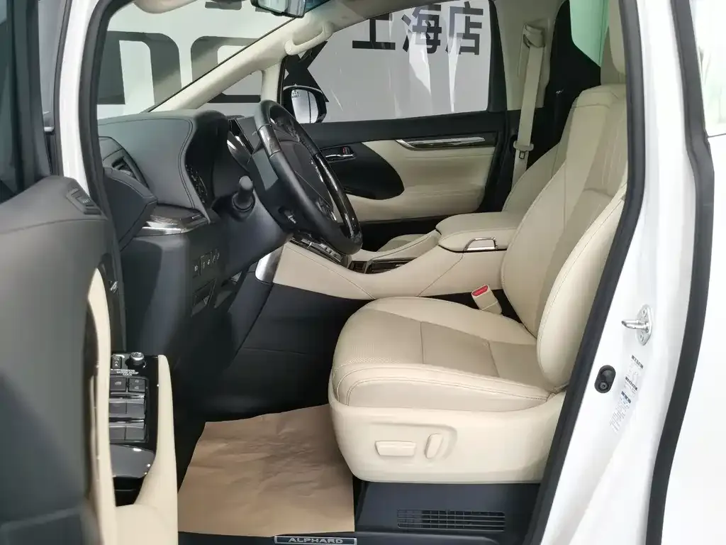Toyota Alphard — фото 8