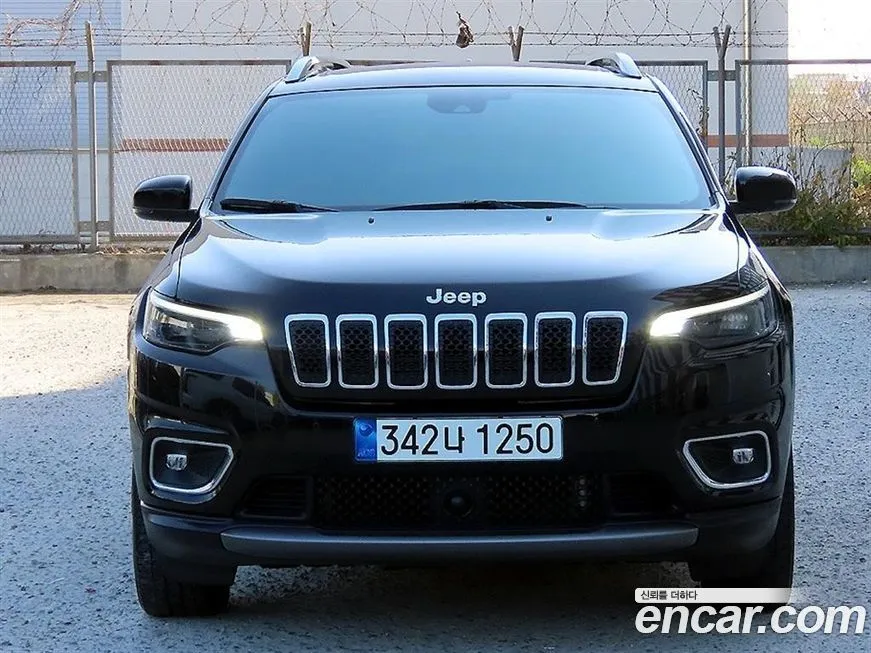 Jeep Cherokee — фото 1