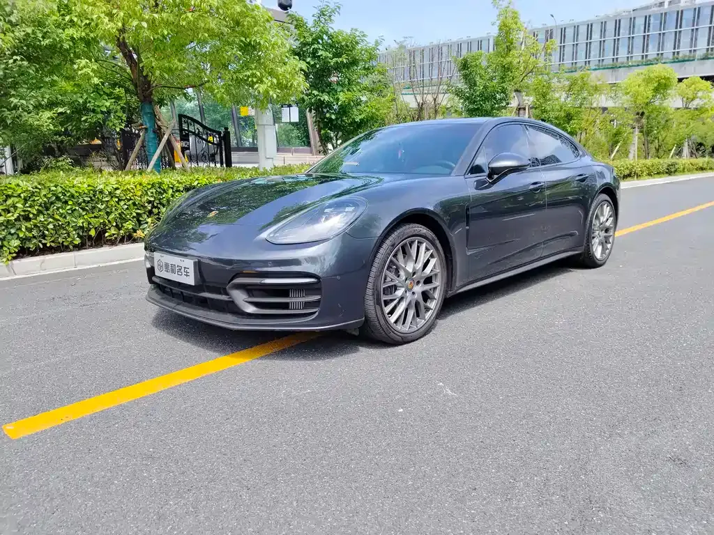 Porsche Panamera — фото 1