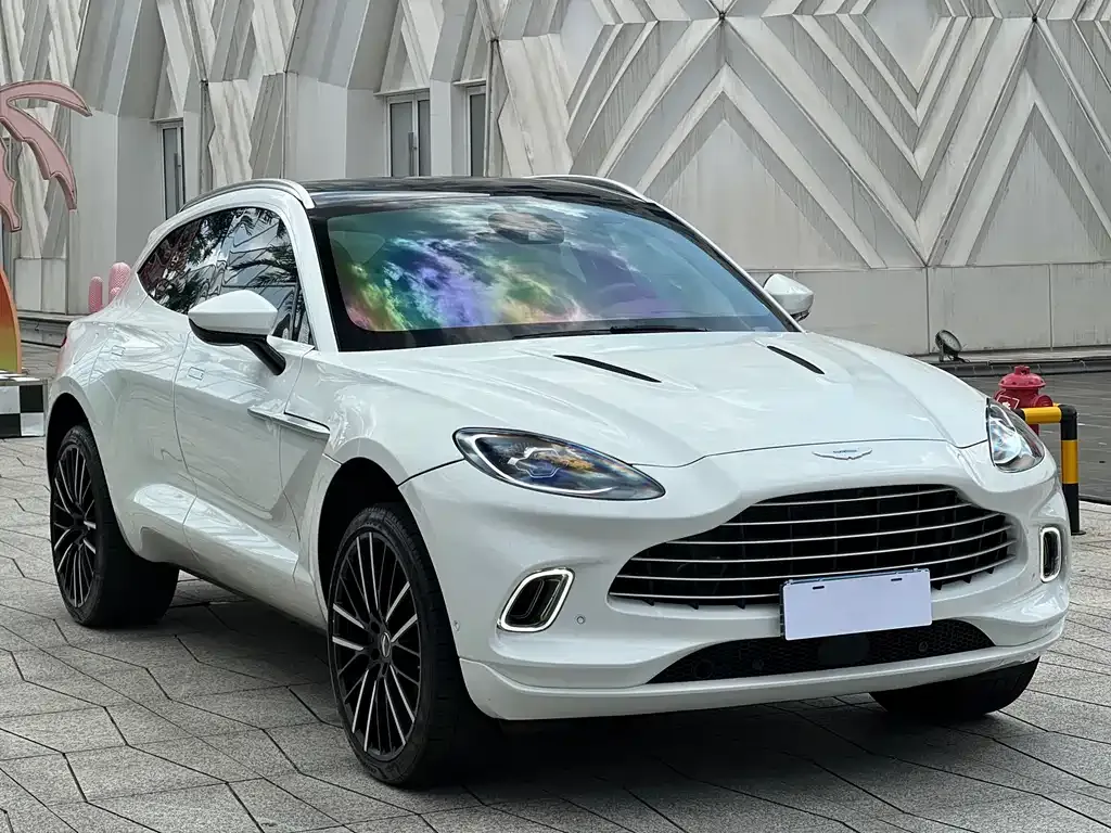 Aston Martin DBX — фото 3