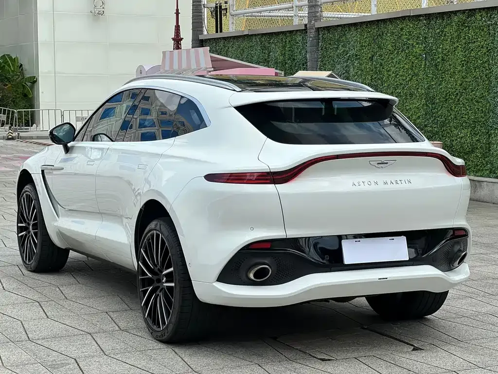 Aston Martin DBX — фото 4