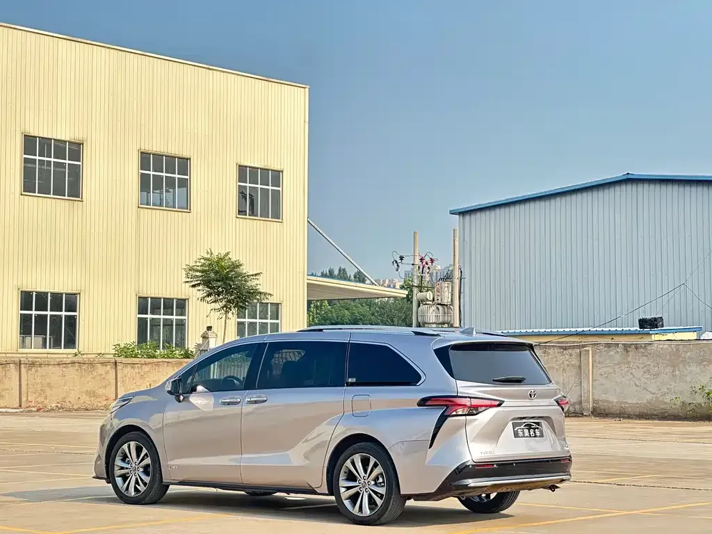 Toyota Sienna — фото 6