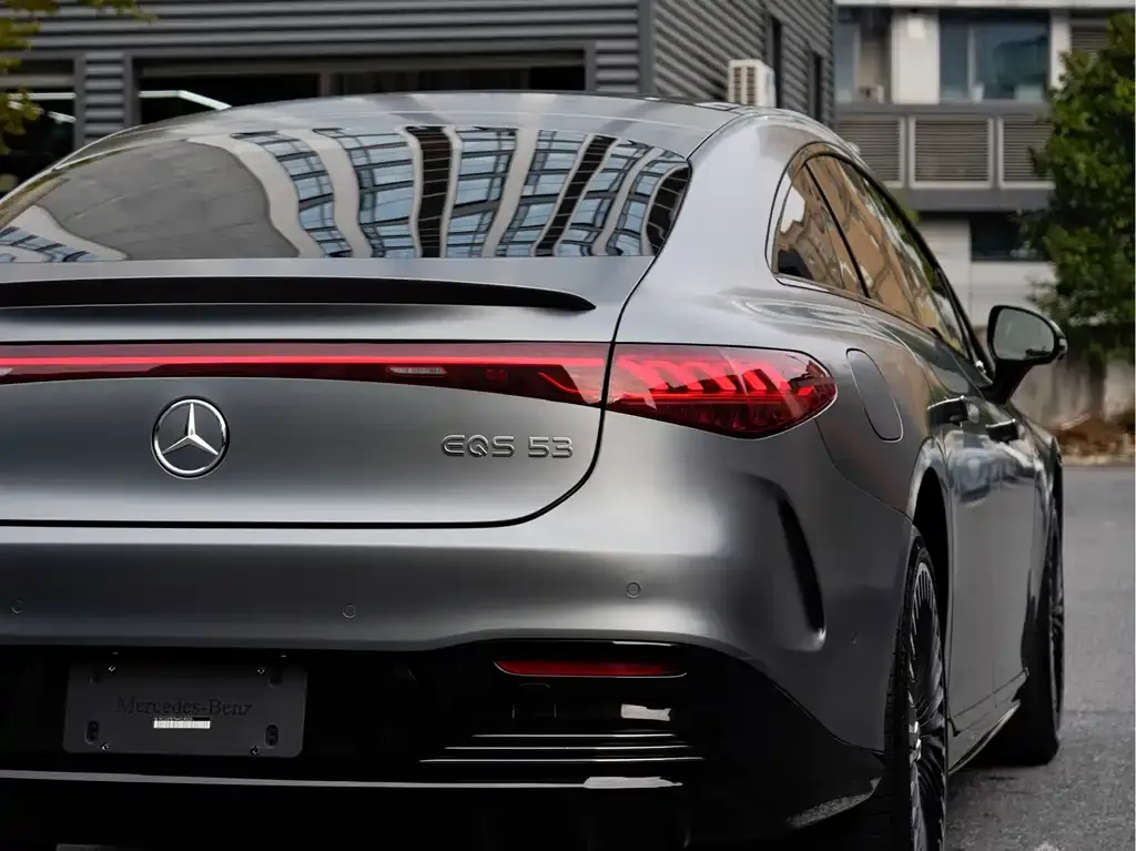 Mercedes-Benz EQS AMG — фото 10