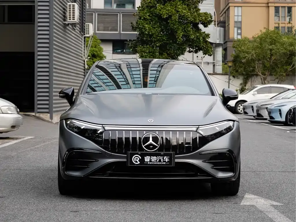 Mercedes-Benz EQS AMG — фото 3
