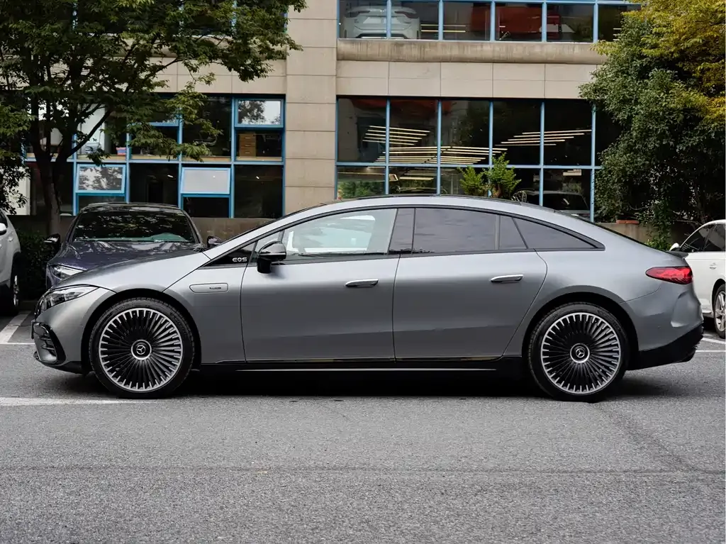 Mercedes-Benz EQS AMG — фото 4