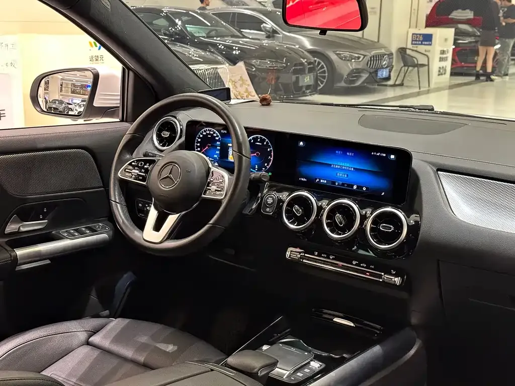 Mercedes-Benz GLA — фото 10